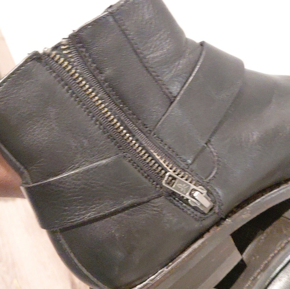 Frye Women's Black Leather Ankle Moto Boots Size 7 - Picture 8 of 12